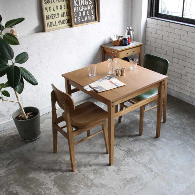 一人暮らし向け小さめダイニングテーブル