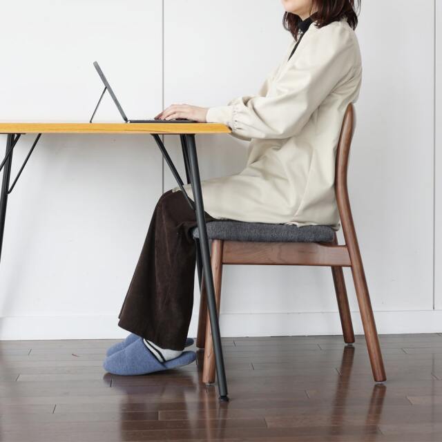 姿勢よく座れる背もたれのカーブ