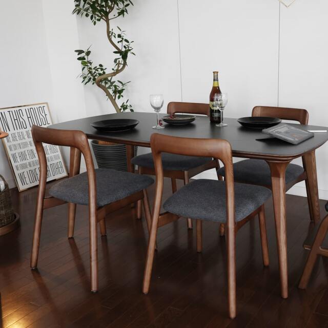 モダンなダイニングチェア　ブラック