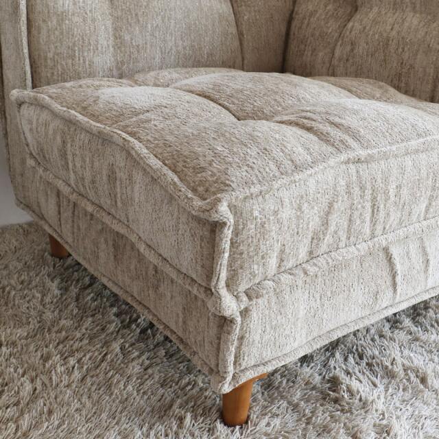 柔らかい布張りのコーナーソファ