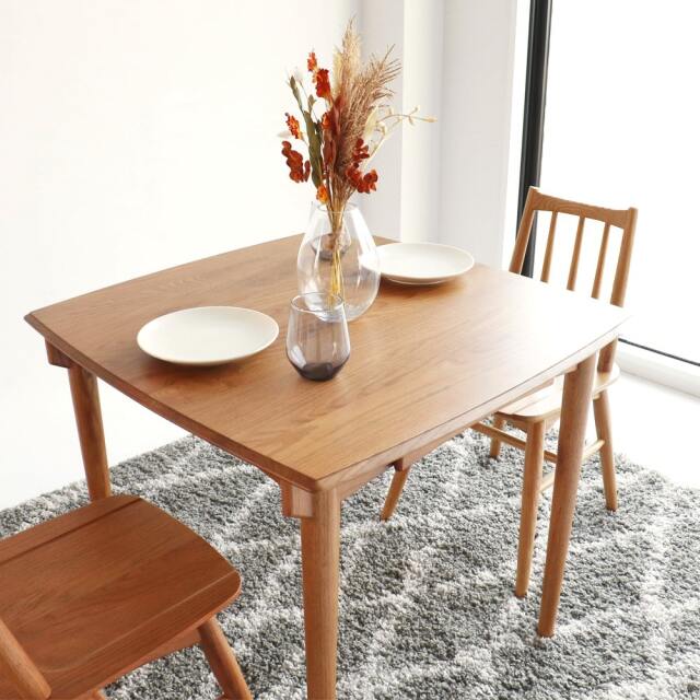 正方形ダイニングテーブル北欧スタイル