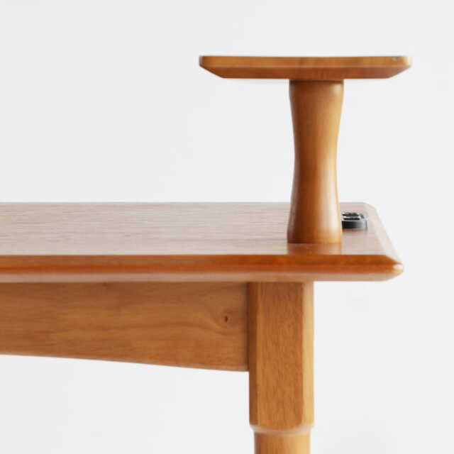 小棚がついたダイニングテーブル