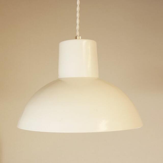 メタルシェード　ペンダントライト白