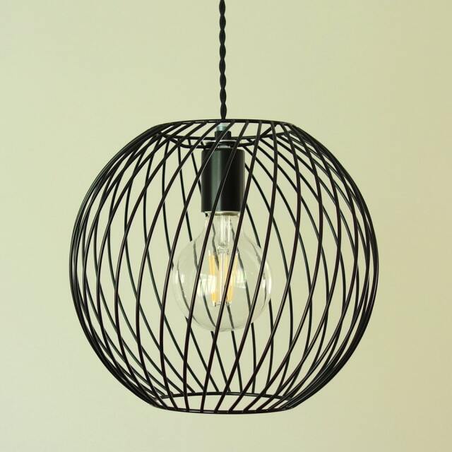 ボール型ワイヤーシェードの照明