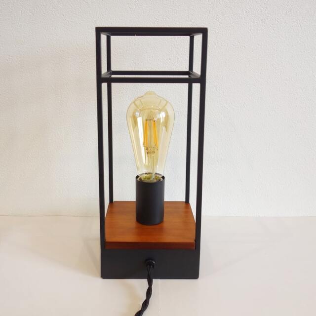 ねじりコード付き黒テーブルライト