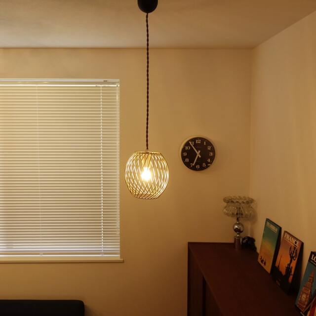 ワイヤーシェードの丸いペンダントライトS