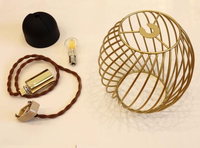 丸いワイヤーシェード吊り下げ照明　LED電球付き