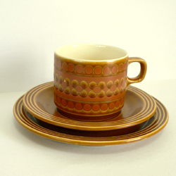 tw0226イギリスHORNSEA Saffron コーヒーカップトリオ*amber design*北欧家具やビンテージ雑貨等のインテリア通販