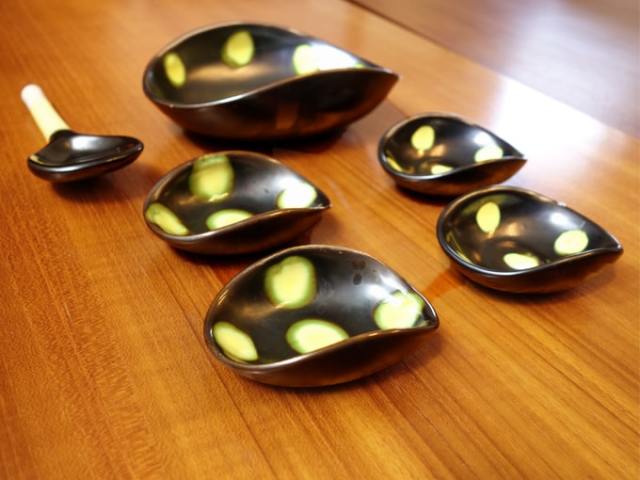 水玉模様の陶器の小皿セット