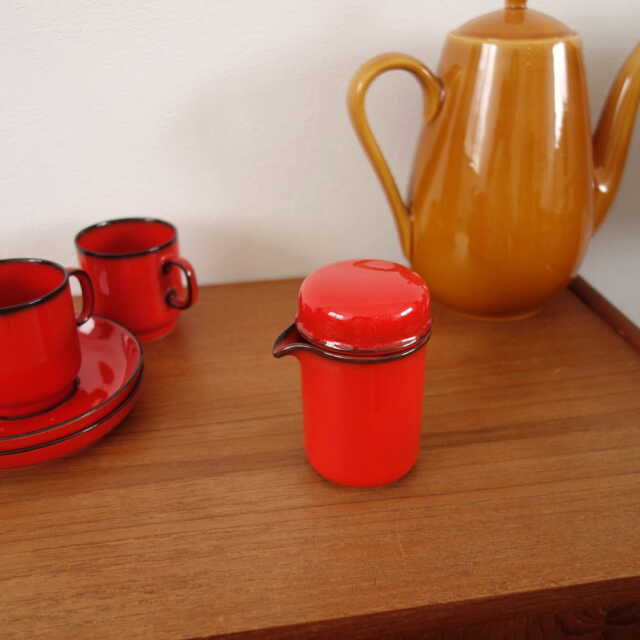ヴィンテージ陶器の赤いミニピッチャー