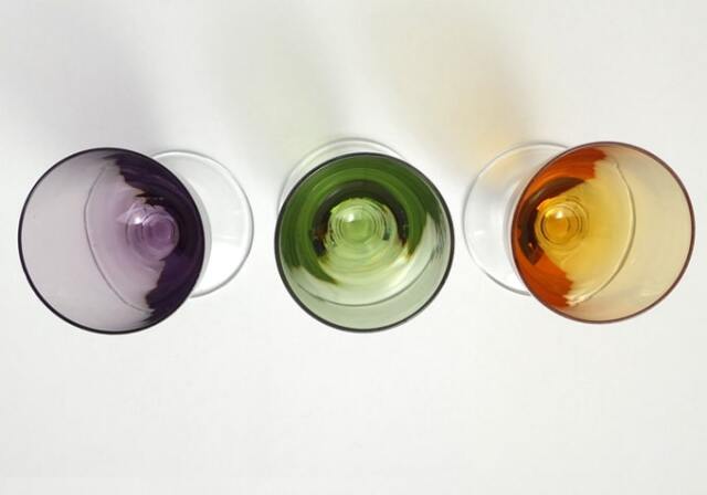 ヴィンテージ　カラーグラス３脚セット