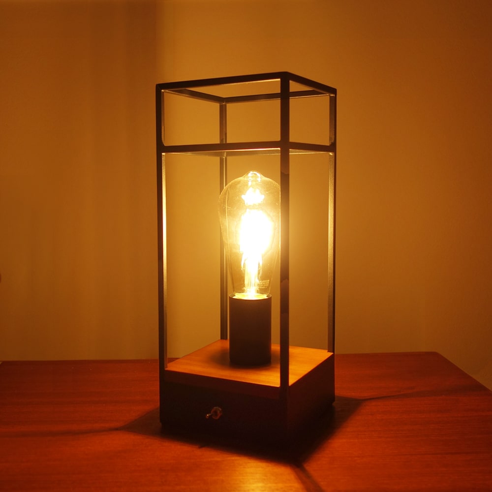 黒アイアンテーブルライト　インダストリアル系