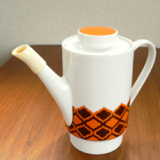 ポットやピッチャー・コースターなどアンティーク雑貨｜アンバー