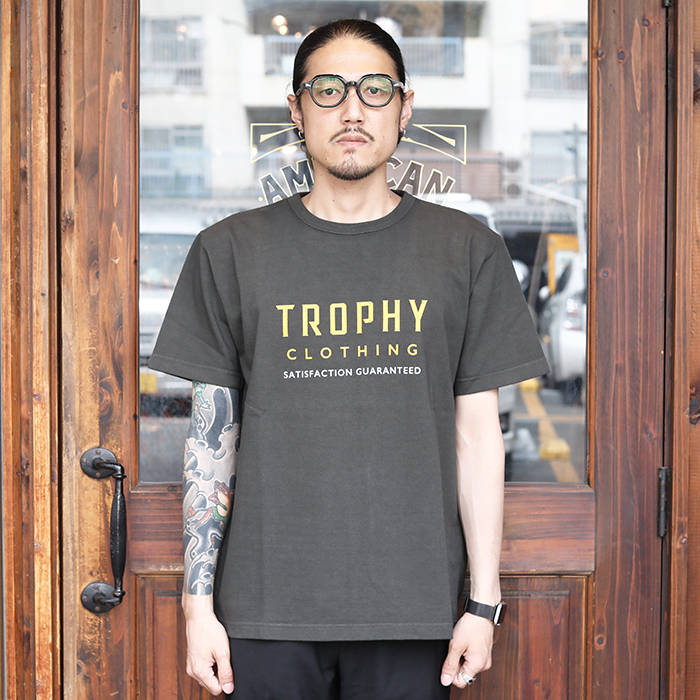 TROPHY CLOTHING/トロフィークロージング「HARVEST WORK OD TEE」プリントTシャツ