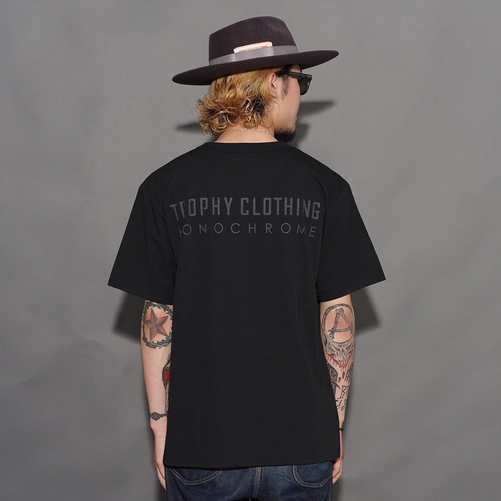 TROPHY CLOTHING/トロフィークロージング「"MONOCHROME" Logo RD Pocket Tee / BLACK」ロゴS/S Tシャツ
