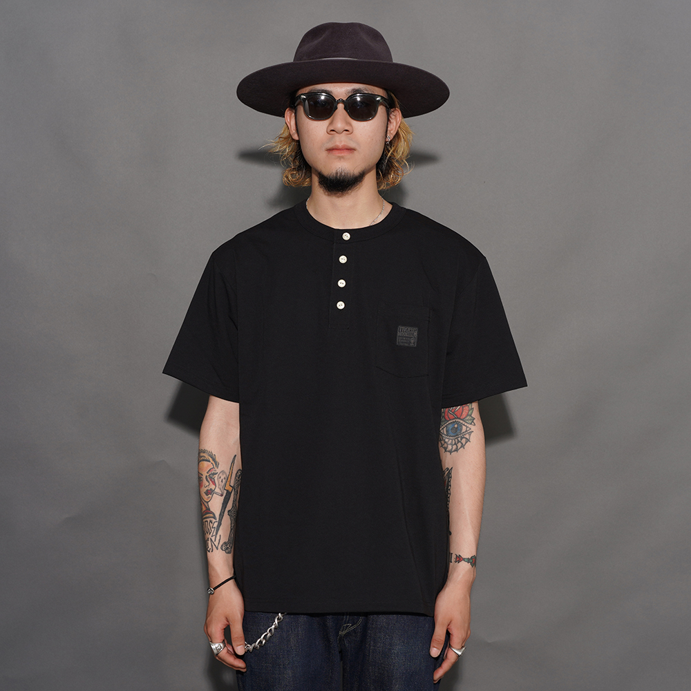 TROPHY CLOTHING/トロフィークロージング「"MONOCHROME" RD Henley Tee / BLACK」ヘンリーS/S Tシャツ