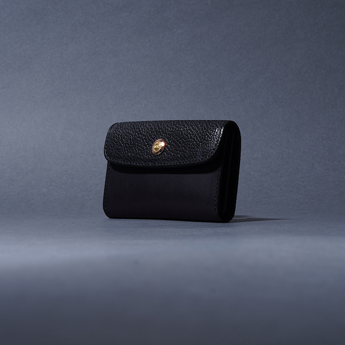 MOTO / モト「CA6 HIGUMA×BELGIUM TAN LEATHER CARD CASE COMPACT WALLET / BLACK」ヒグマ×ベルギーヌメレザー カードケースコンパクトウォレット