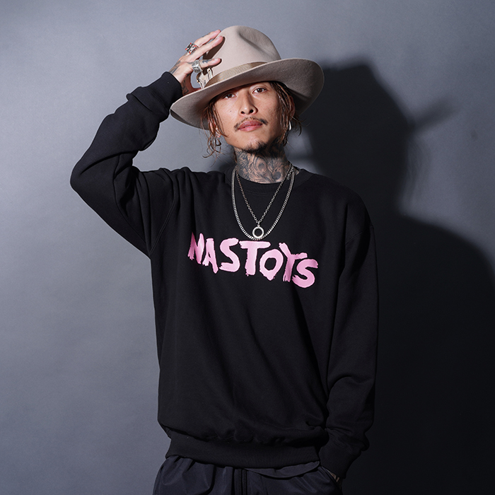 NASTOYS/ナストイズ「Brush Logo Crew Sweat / BLACK」クルーネックスウェット
