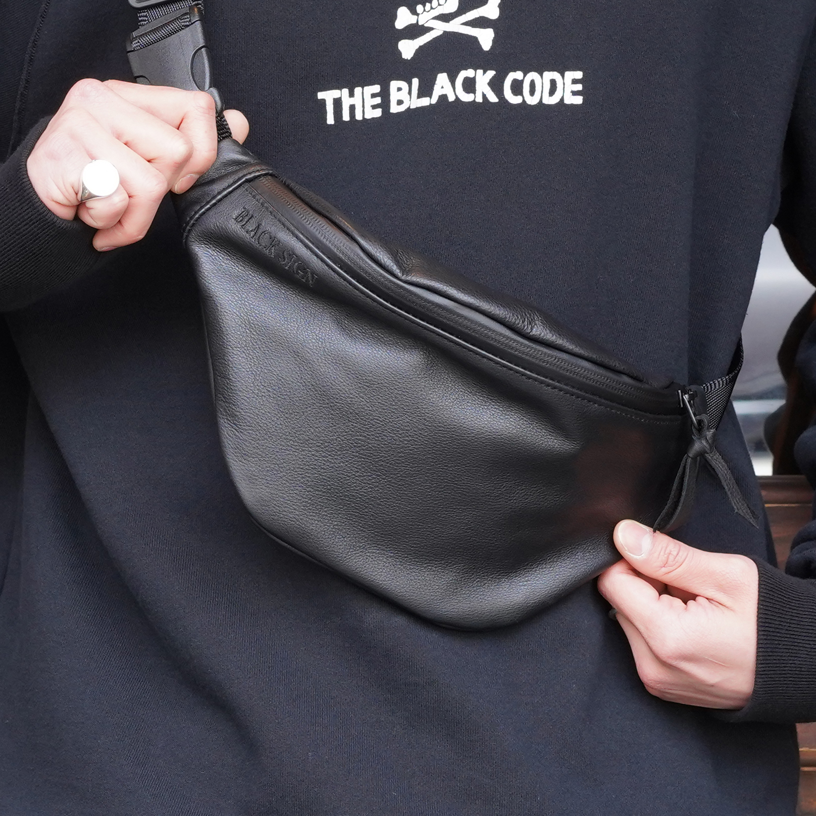 BLACK SIGN/ブラックサイン「BS Stealth Pouch / Stealth Black」レザーウエストバッグ