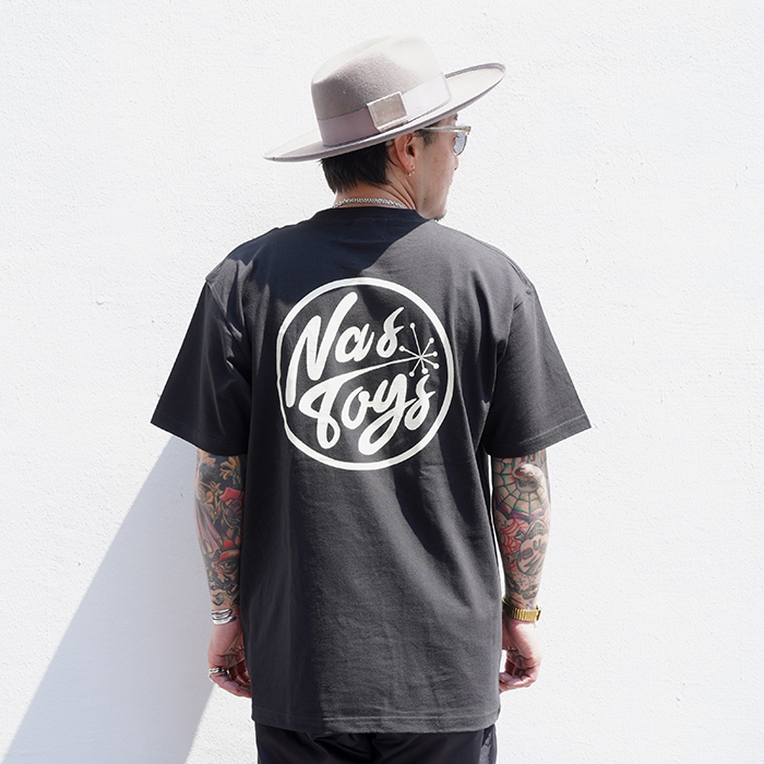 NASTOYS/ナストイズ「Circle Logo S/S TEE / BLACK」プリントS/S Tシャツ