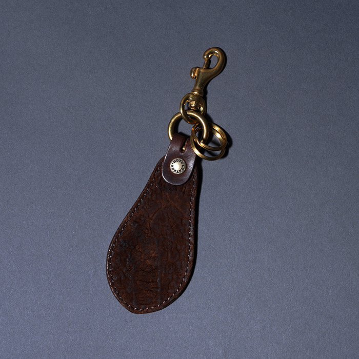 MOTO / モト「KH10 HIPPOPOTAMUS × OIL VACHETTA SHOEHORN KEY CHAIN / DARK BROWN」ヒポポタマス×オイルバケッタレザーシューホーンキーホルダー