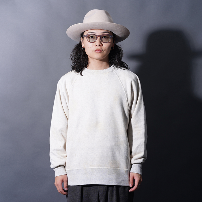 AKOM×GLAD HAND「AKOM - SWEAT / OATMEAL」フリーダムスリーブスウェット