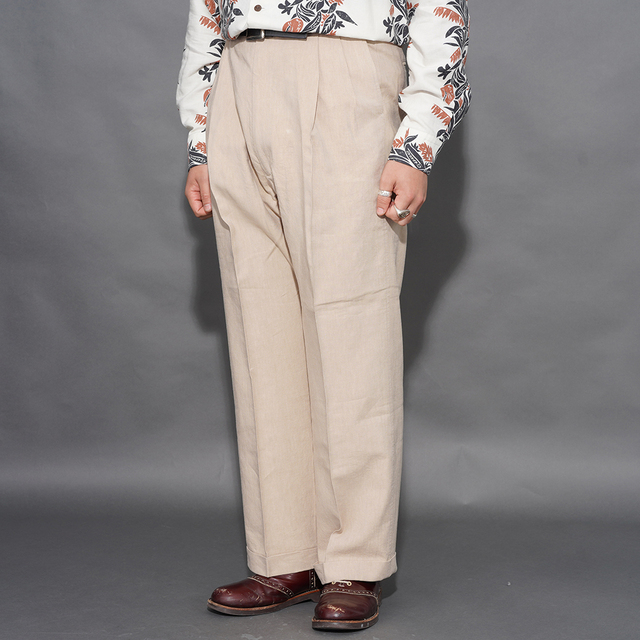 BY GLAD HAND/バイグラッドハンド「GLADDEN - TWO TUCK TROUSER / BEIGE」ツータックトラウザーズ
