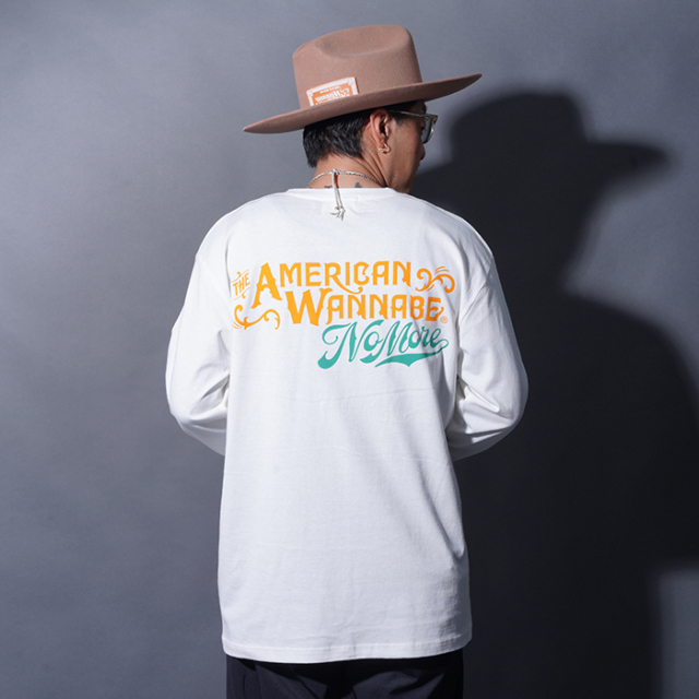 AMERICAN WANNABE/アメリカンワナビー「NO MORE Logo L/S TEE / WHITE」プリントL/S Tシャツ