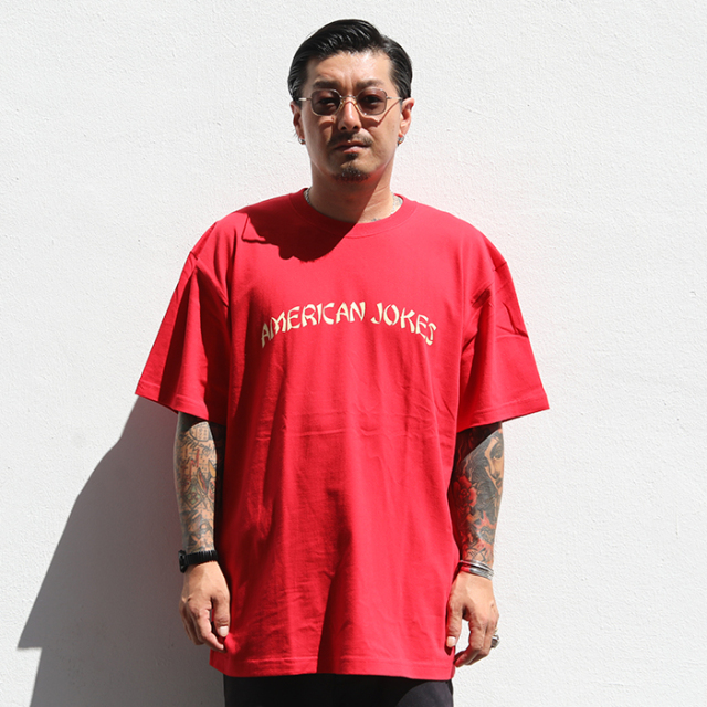 限定】BUDDY JOKES×AMERICAN WANNABE「AMERICAN JOKES S/S TEE / RED 