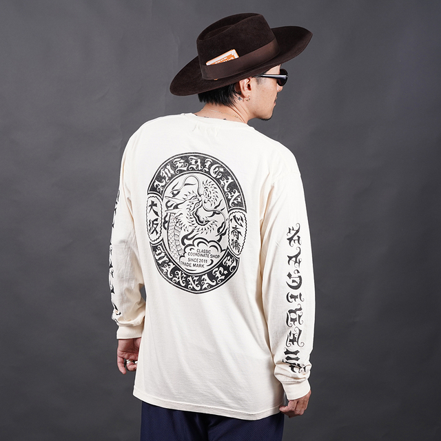 AMERICAN WANNABE/アメリカンワナビー「DRAGON Logo L/S TEE / WHITE」プリント長袖Tシャツ