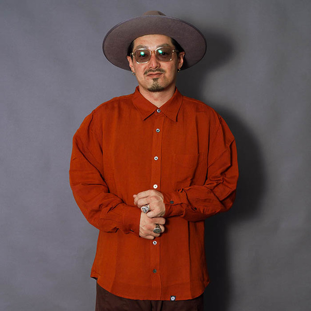 AMERICAN WANNABE/アメリカンワナビー「REGULAR COLLAR SHIRT /  ORANGE」レギュラーカラーL/Sシャツ