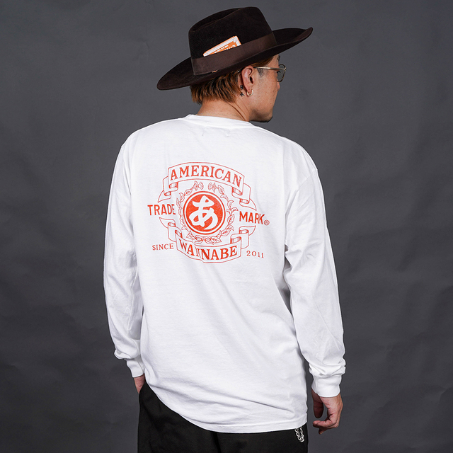 THE AMERICAN WANNABE/アメリカンワナビー「TRADE MARK L/S TEE / WHITE」プリント長袖Tシャツ