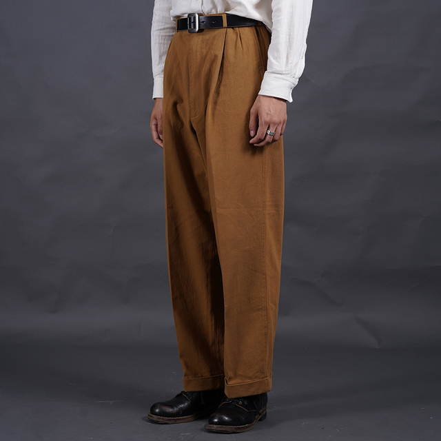 BY GLAD HAND/バイグラッドハンド「GLADDEN - TWO TUCK TROUSER  / BEIGE」ツータックトラウザーズ