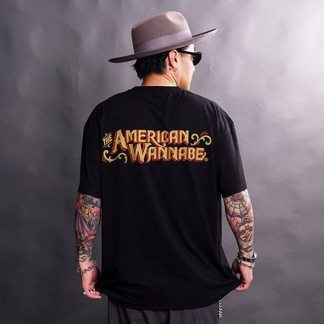 【LIMITED ITEM】THE AMERICAN WANNABE/アメリカンワナビー「SIGNBOARD S/S TEE / BLACK」プリントS/S Tシャツ
