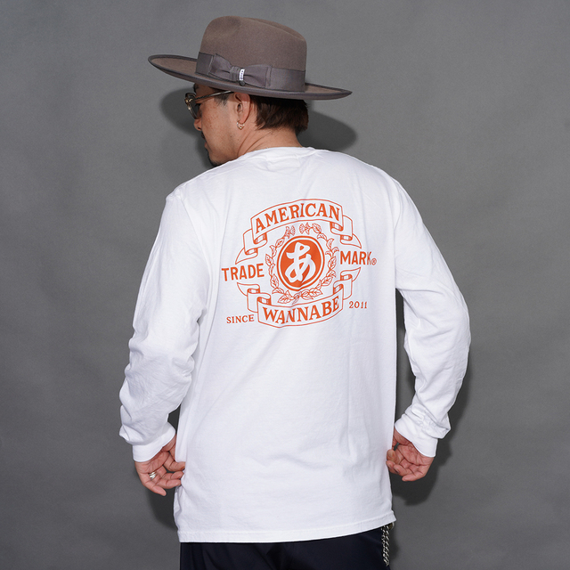 AMERICAN WANNABE/アメリカンワナビー「TRADE MARK L/S TEE / WHITE」プリントL/S Tシャツ