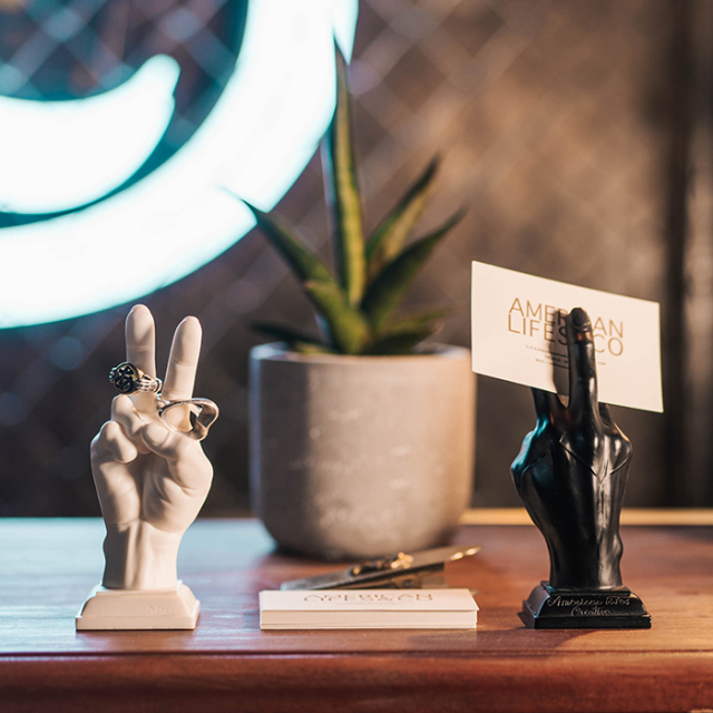 ALC/アメリカンライフズクリエイティブ「Peace Sign Card Stand