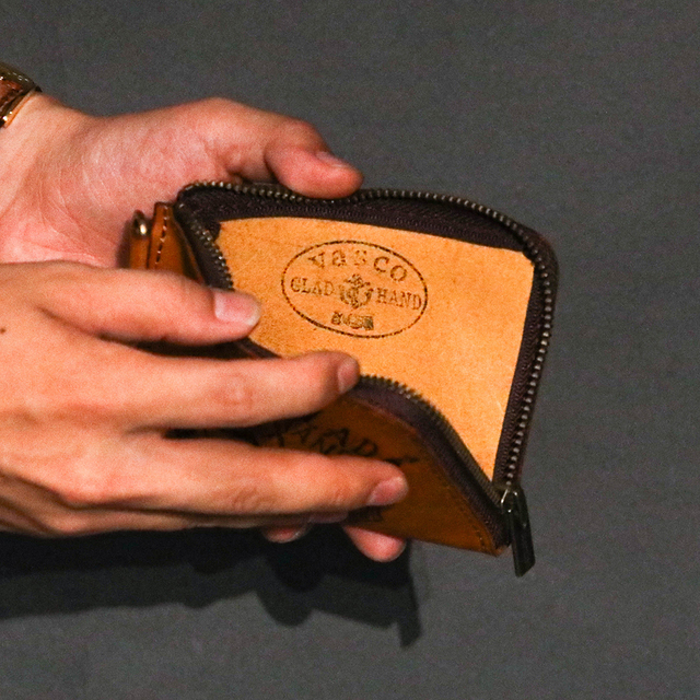 vasco × GLADHAND「LEATHER COIN CASE / BROWN」レザーコインケース