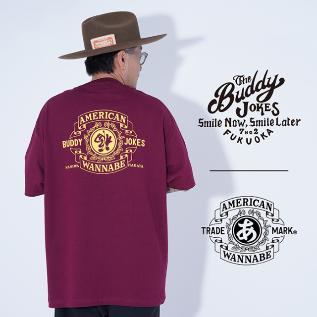 【LIMITED ITEM】BUDDY JOKES×AMERICAN WANNABE「 BW TRADEMARK S/S TEE / BURGUNDY」プリントS/S Tシャツ