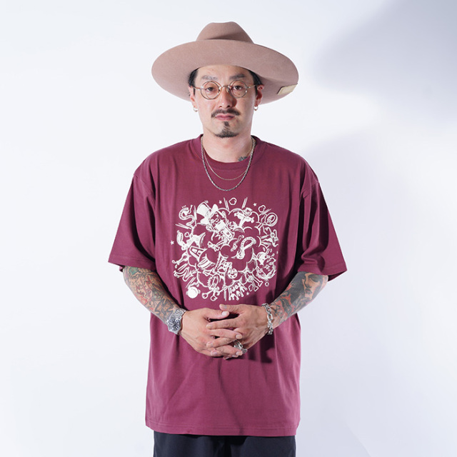 NASTOYS/ナストイズ「Play  S/S TEE / BURGUNDY」プリントS/S Tシャツ