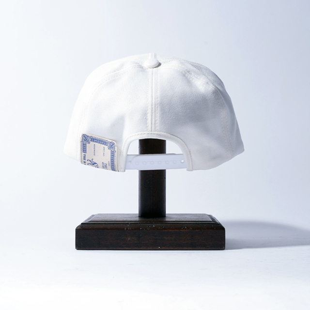 Dogs トラッカーキャップ ホワイト/ブラック D-00004 / 「TRUCKER CAP / WHITE」 ロゴトラッカーキャップ