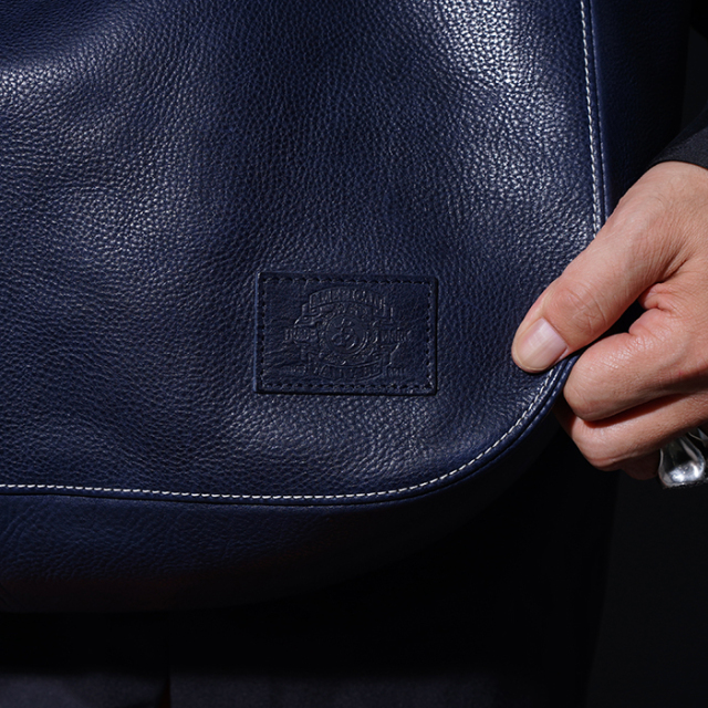 AWA-250602 /「LEATHER NEWS PAPER BAG / NAVY」レザーニュース