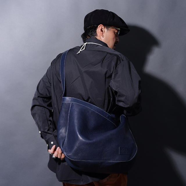 AWA-250602 /「LEATHER NEWS PAPER BAG / NAVY」レザーニュース