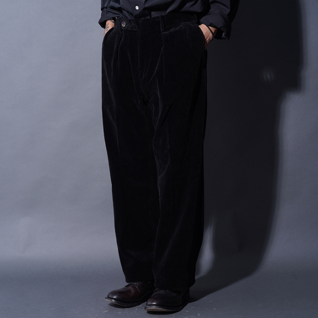 BY GLAD HAND/バイグラッドハンド「GLADWELL - STOMP FIT TROUSERS / BLACK」コットンレーヨンコーデュロイトラウザース