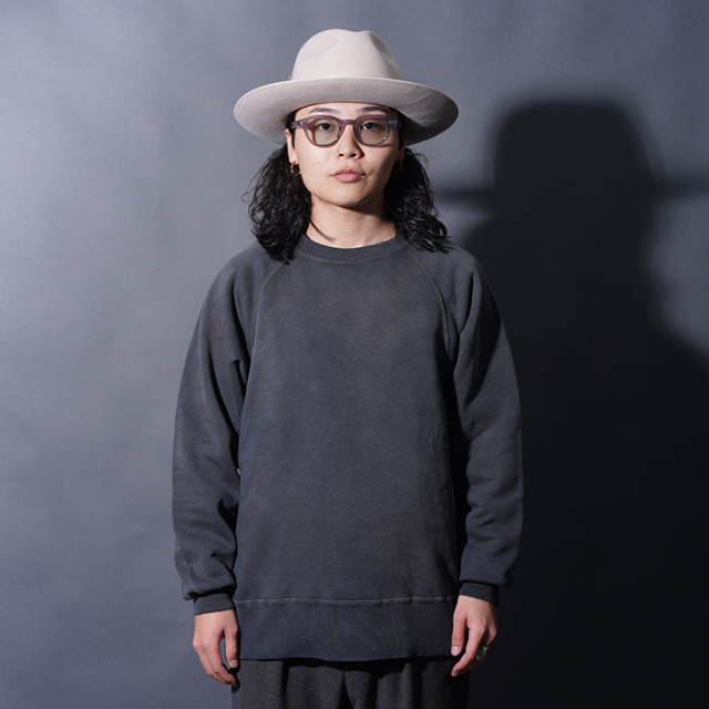 AKOM×GLAD HAND「AKOM - SWEAT / BLACK」フリーダムスリーブスウェット