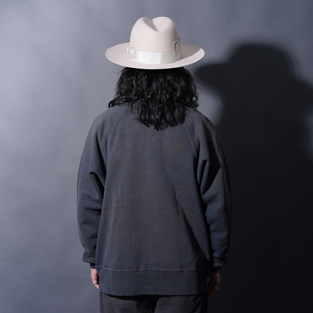 AKOM×GLAD HAND「AKOM - SWEAT / BLACK」フリーダムスリーブスウェット