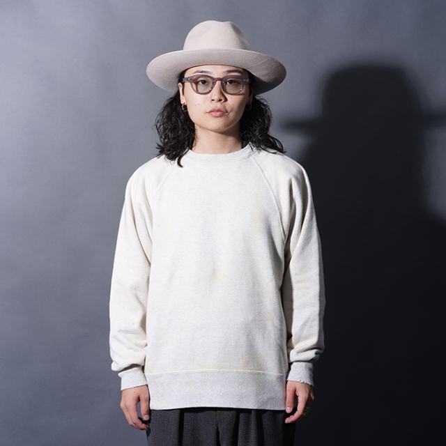 AKOM×GLAD HAND「AKOM - SWEAT / OATMEAL」フリーダムスリーブスウェット