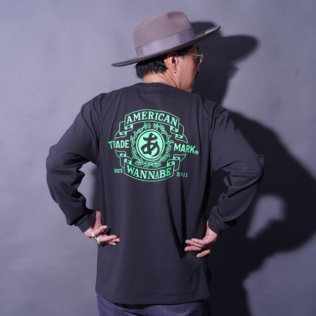AMERICAN WANNABE/アメリカンワナビー「TRADE MARK L/S TEE / BLACK」プリントL/S Tシャツ