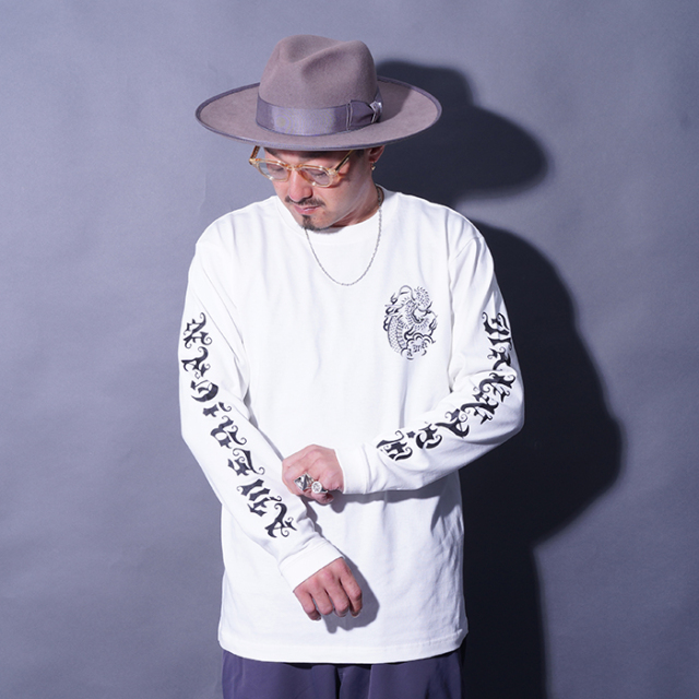 AMERICAN WANNABE/アメリカンワナビー「DRAGON Logo L/S TEE / WHITE」プリントL/S Tシャツ
