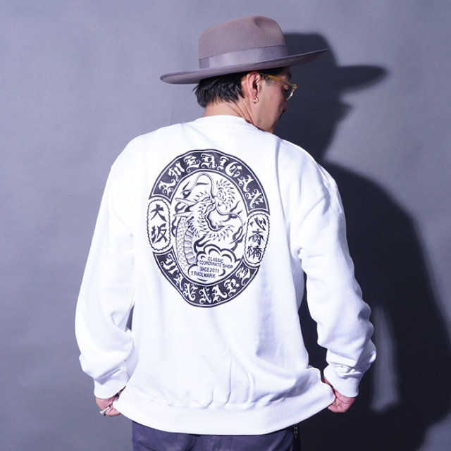 AMERICAN WANNABE/アメリカンワナビー「DRAGON Logo Crew Sweat / WHITE」クルーネックスウェット