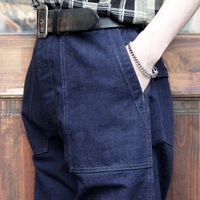 大人上品なおすすめコーデ TROPHY CLOTHING/トロフィークロージング 「 Mil Denim Baker パンツ